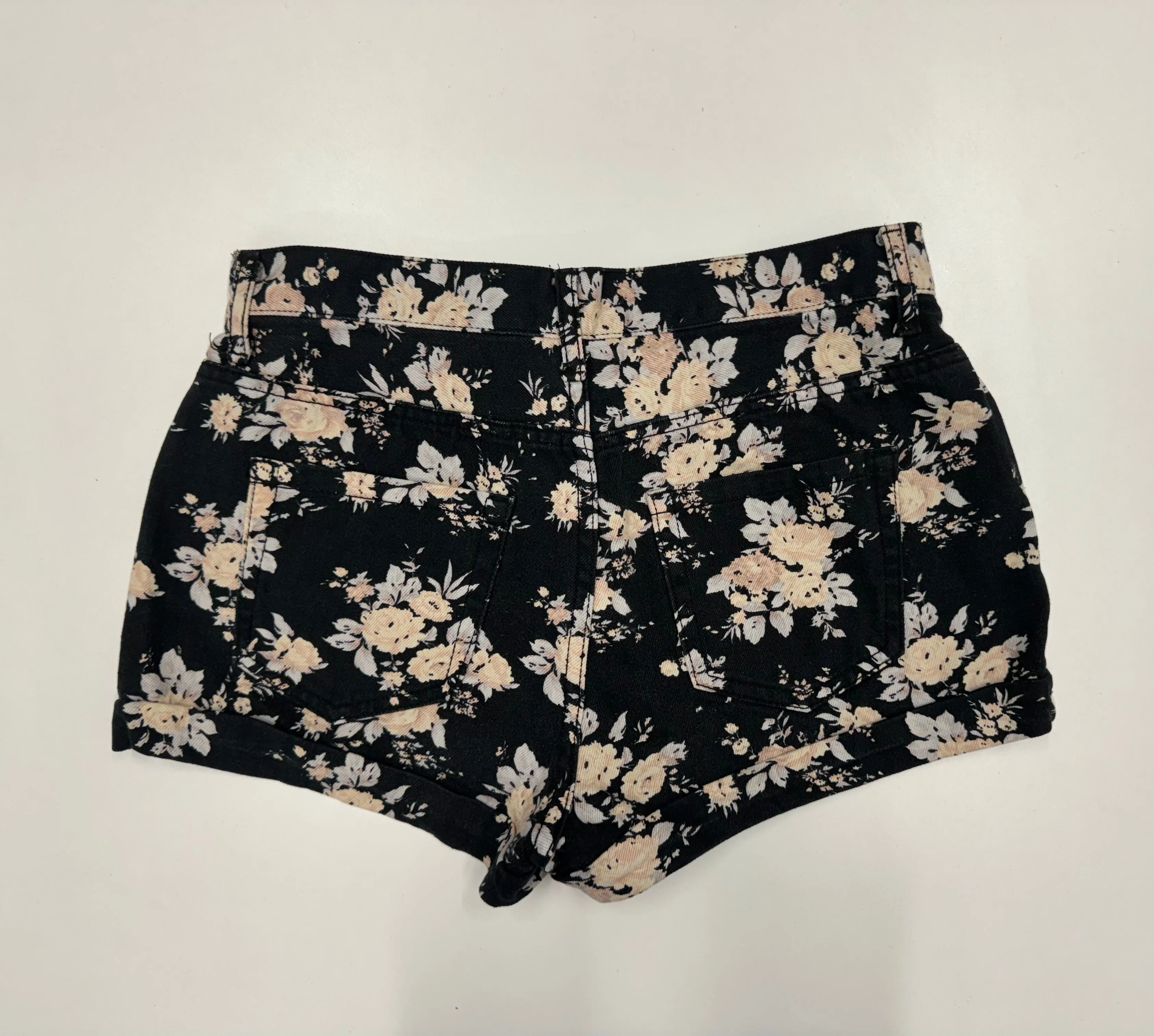 Women’s Forever 21 Shorts, 28